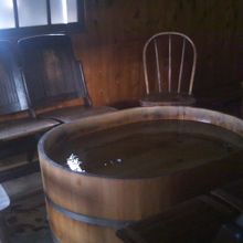 足湯はこのような大きな桶になっています