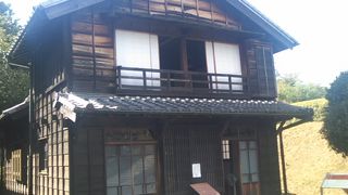 元々の銭湯が足湯施設として運用されています