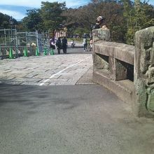 正面から見た橋の様子