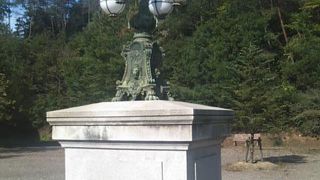 二重橋飾電燈との比較が楽しいです