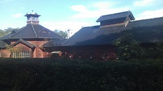 かなり大規模な監獄施設の一部が移築されています