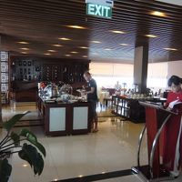 朝食のバイキング