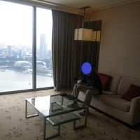 このむだに広いリビングならベッドをもう一つ入れてほしいです。