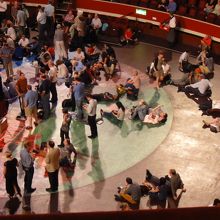 クリーブランド管の休憩時間、平土間の光景