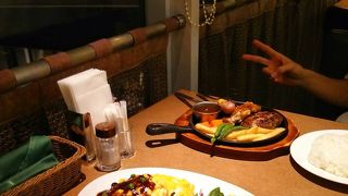 ボリューム満点のミックスグリルがおすすめ