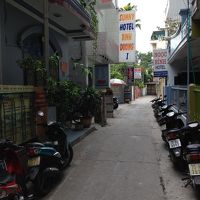 カレー屋の横の路地の奥