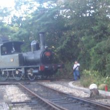 名古屋駅奥にて手動で転車作業中のSLの様子