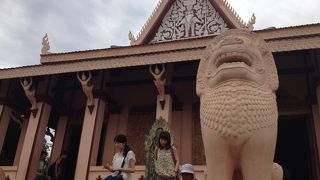 観光客相手の商売人がチラホラ