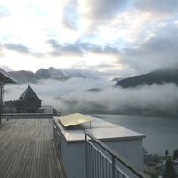 朝の屋上テラスより