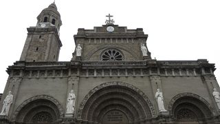 大きくて荘厳な大聖堂でした。