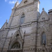 スカッパ・ナポリの中心的教会