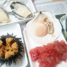 ガゼウニ、マグロなかおち、ホタテ、岩牡蠣
