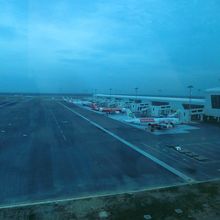 クアラルンプール空港の写真です。エアアジアの飛行機だらけです