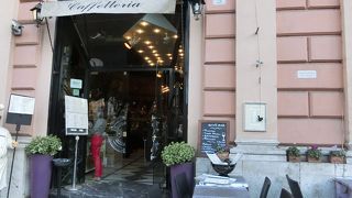 テルミニ駅近くのワインが安くて美味しいインタリアンカフェ
