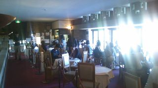 ちょっと席数が少な目で、混雑時は落ち着きません