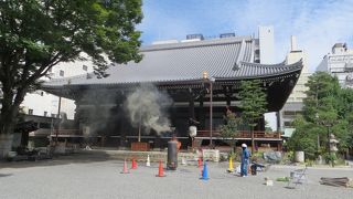 境内には百日紅が綺麗に咲いていた。