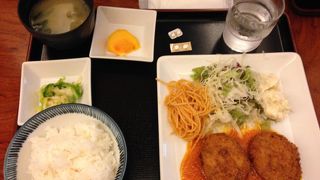 行列の出来る洋食屋さん