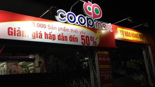 夜に行くとトランティエン橋のライトアップがきれい