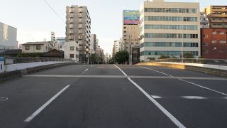 広い分、余計閑散としている感じでした