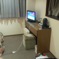 テレビも小さめかな