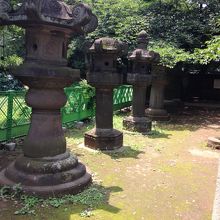 たくさんの灯籠