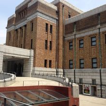 入口にはクジラがいますよ