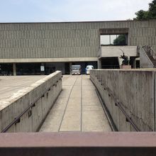 公園口の前です