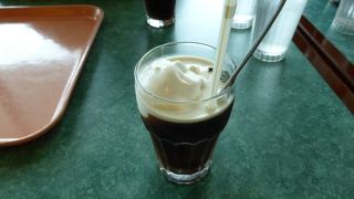 空港を眺めながら