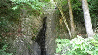 見晴台から下社へ向かう途中にあります。