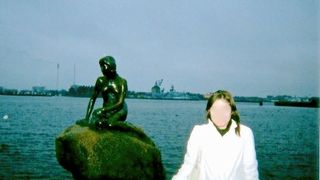 河岸で佇む人魚姫