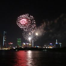 ラッキー9月２日はベトナム独立記念日の花火大会も見れました。