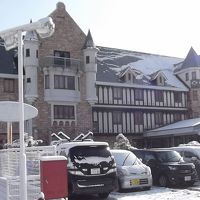 お城みたいな外観です