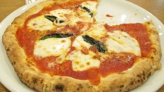 ピザレボ　本格的なナポリピザが280円から