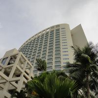 海に対して横向きです