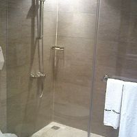 バスタブが無いが清潔な感じ