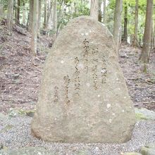 貴船の神に祈り、恋が叶った和泉式部の歌碑