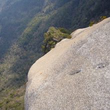 下の岳　岩峰の先端からの風景
