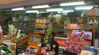 お菓子類が多いお土産やさん