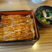 鯉が泳ぐ店