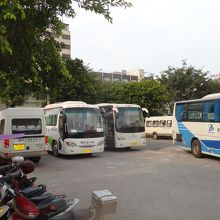 空港バス、民航大厦に着きます