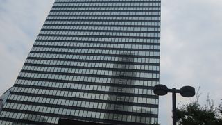 高層ビルの老舗です
