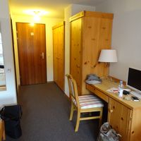 ドアーの左がバスとトイレ