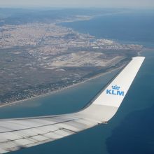 窓からバルセロナの市街地が見えます