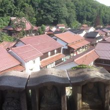 石見銀山大森地区の町並みを上から見る。 静かなよいまちです。