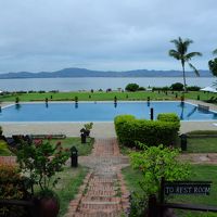 プールと、その向こうはイラワジ川