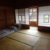 相部屋。古いけど清潔です。