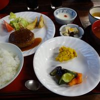 夕食。豪華です！普通のおうちごはんみたい。