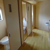 トイレも水洗でピカピカ