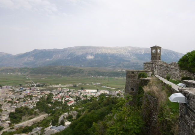 街の頂上にたつギロカスタル城