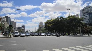 道幅の長い大通り